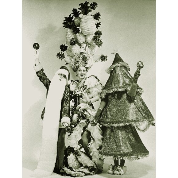 ❌ 12/11 Theatrical Thursday Vintage Fashion Share - Picture 5 of 9